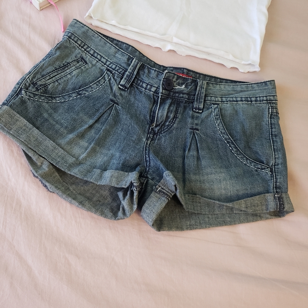 Shorts - Picture 2 of 3